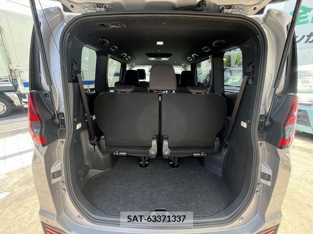 Toyota NOAH 2022-01 351339-24