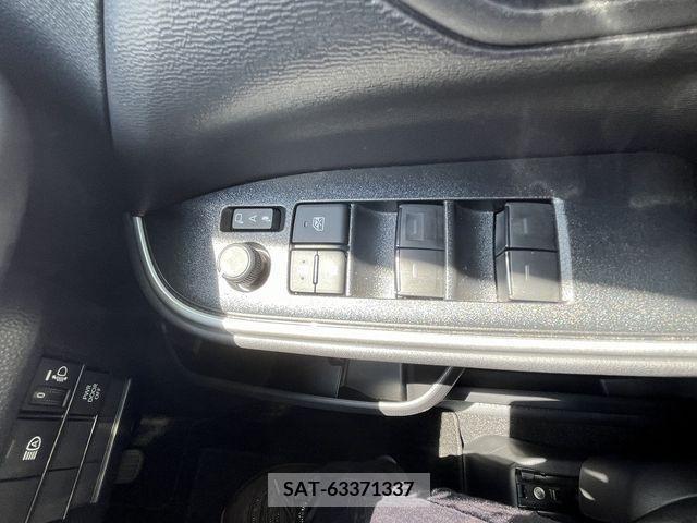 Toyota NOAH 2022-01 351339-4