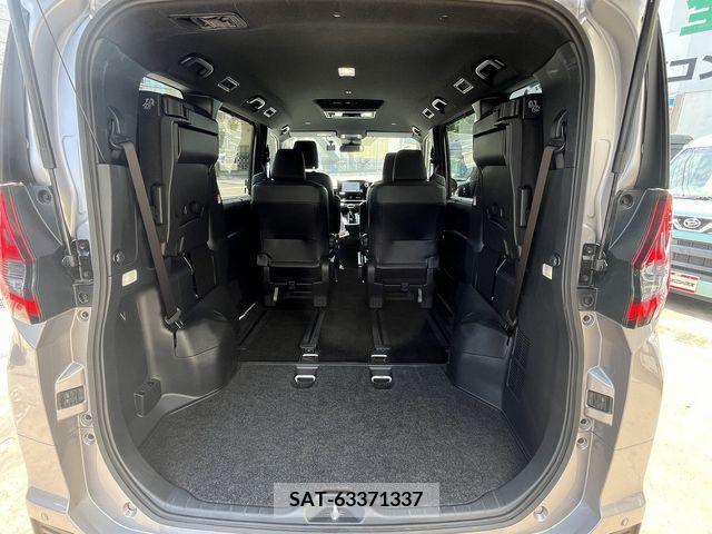 Toyota NOAH 2022-01 351339-25