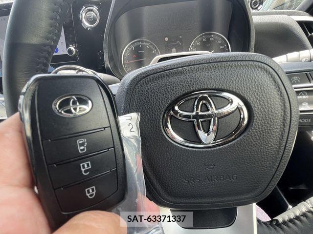 Toyota NOAH 2022-01 351339-29