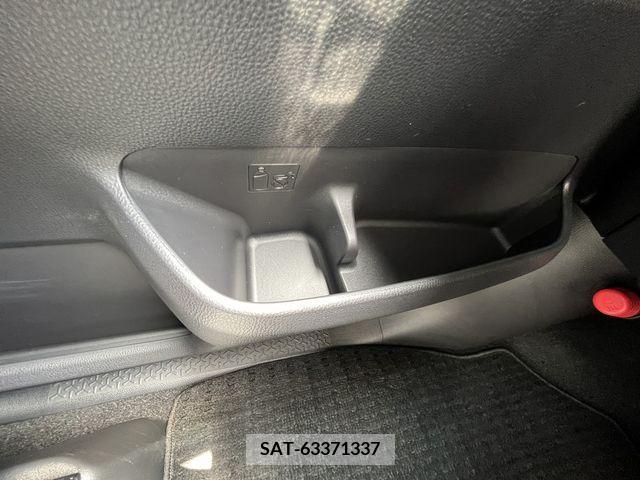 Toyota NOAH 2022-01 351339-12