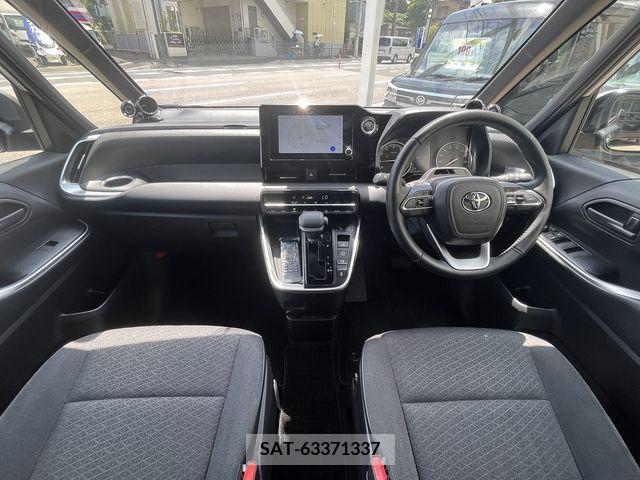 Toyota NOAH 2022-01 351339-27