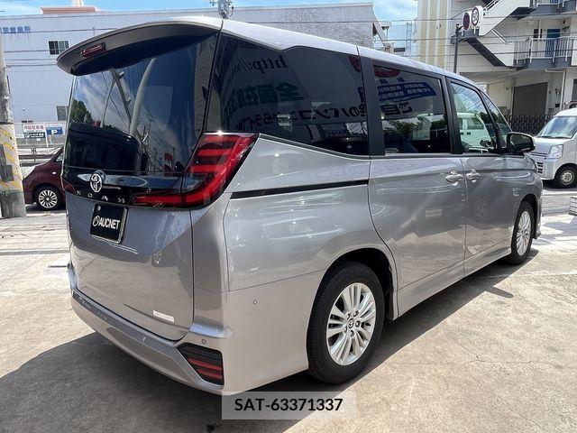 Toyota NOAH 2022-01 351339-1