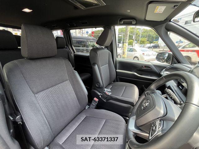 Toyota NOAH 2022-01 351339-17