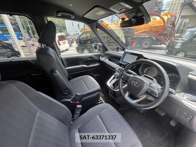 Toyota NOAH 2022-01 351339-18