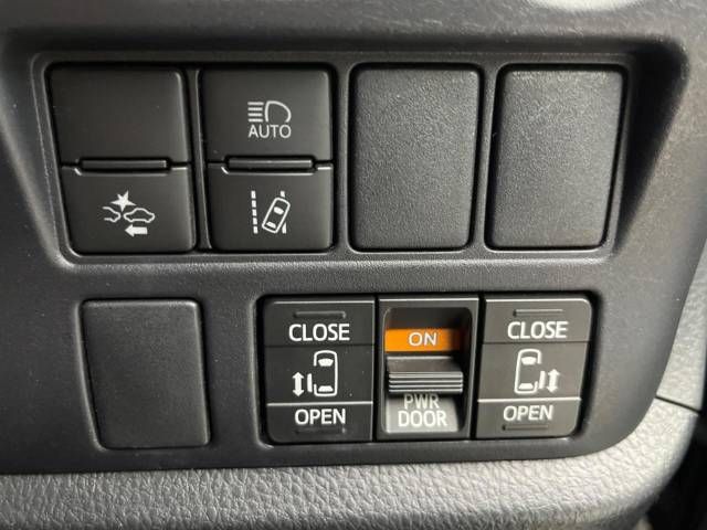 Toyota VOXY 2020-10 17715-6