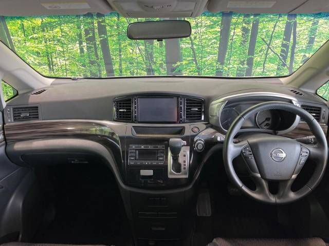 Nissan ELGRAND 2014-02 184103-1