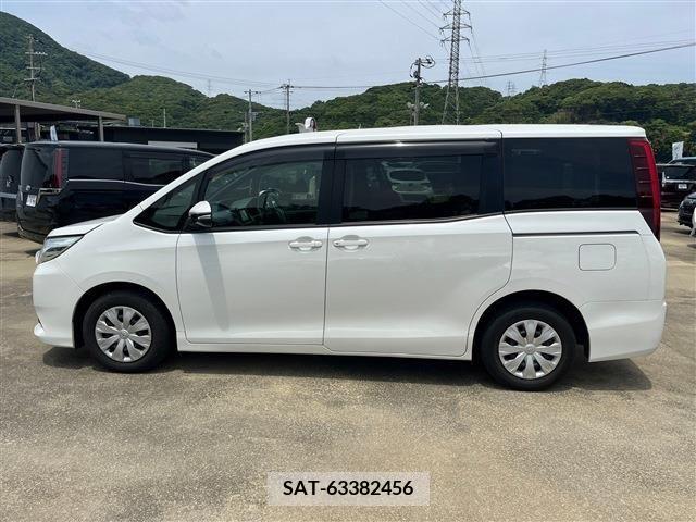 Toyota NOAH 2016-02 281393-11