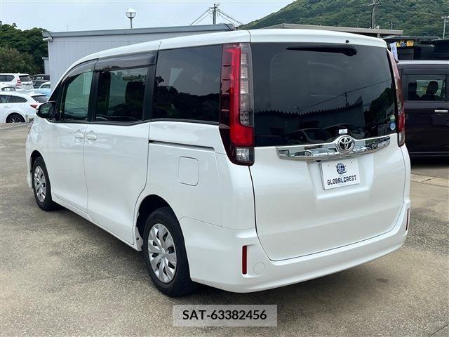 Toyota NOAH 2016-02 281393-12