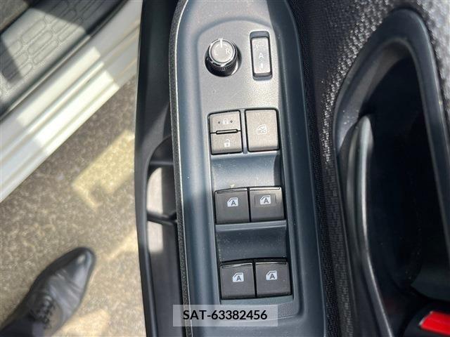 Toyota NOAH 2016-02 281393-17