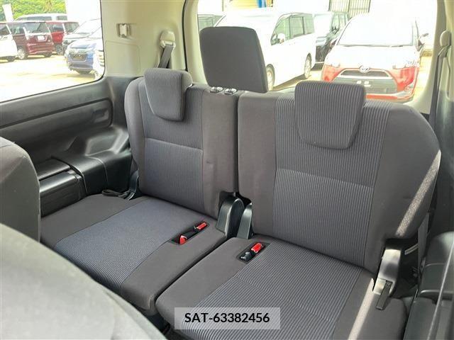 Toyota NOAH 2016-02 281393-6
