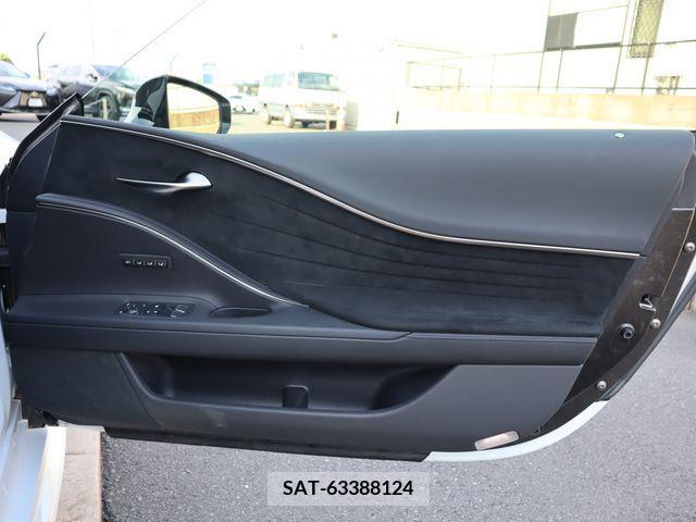 Lexus LC 2017-12 388330-24