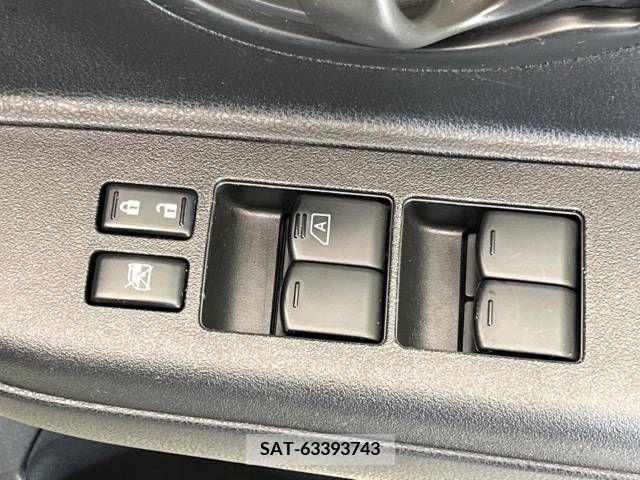 Nissan MARCH 2017-03 253583-4