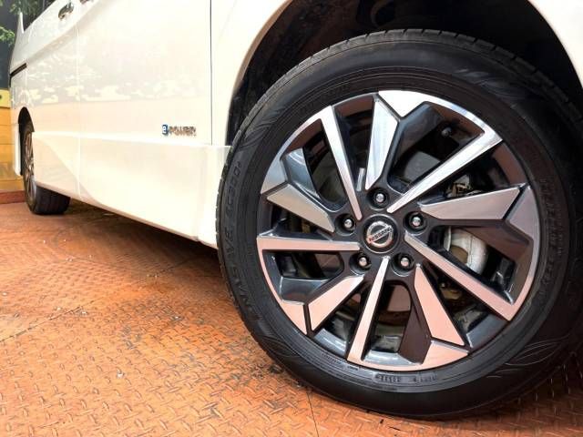 Nissan SERENA 2022-03 196048-13