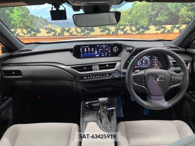 Lexus UX 2021-03 388267-1