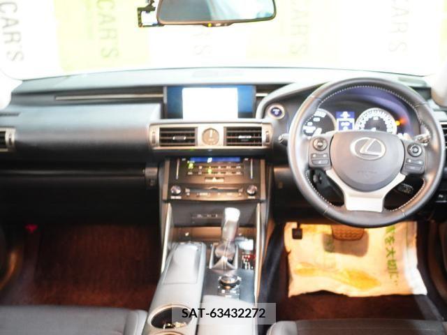 Lexus IS 2014-01 300076-2
