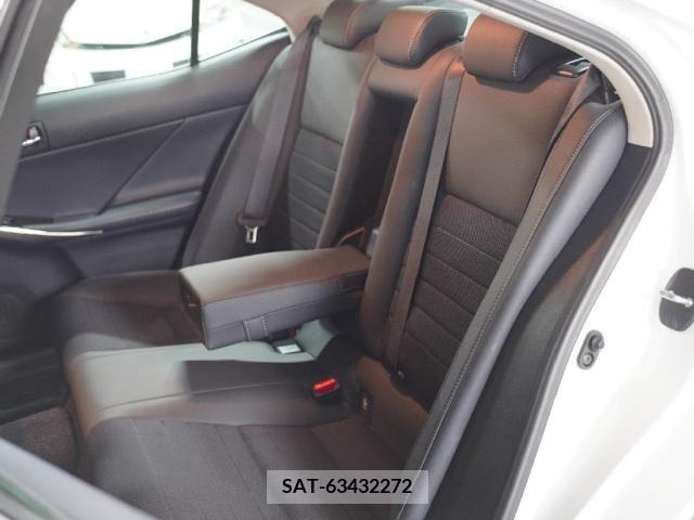 Lexus IS 2014-01 300076-20