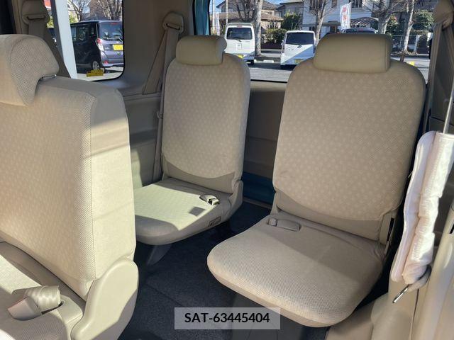 Toyota SIENTA 2007-01 372112-7