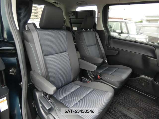 Toyota VOXY 2017-01 321502-22
