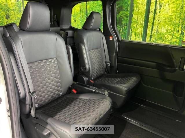 Toyota VOXY 2023-09 342848-9