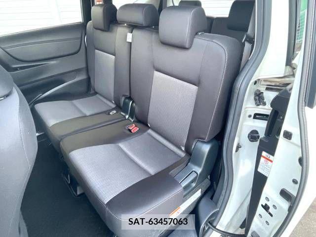 Toyota SIENTA 2021-11 352838-9