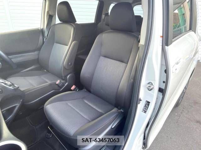 Toyota SIENTA 2021-11 352838-8