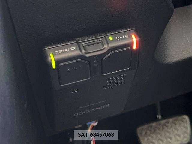 Toyota SIENTA 2021-11 352838-7