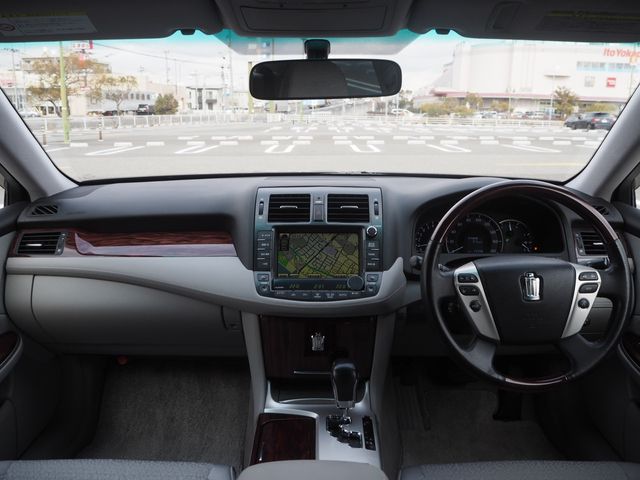 Toyota CROWN SEDAN 2010-03 833-13