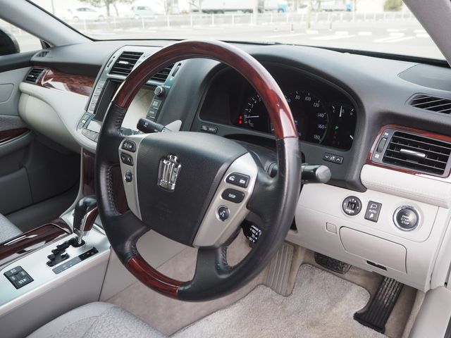 Toyota CROWN SEDAN 2010-03 833-1