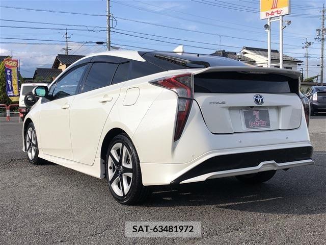 Toyota PRIUS 2017-01 380104-6