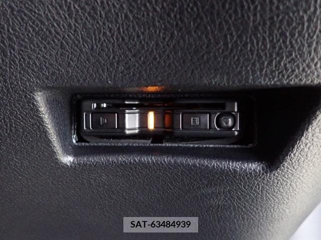 Toyota SIENTA 2021-11 220412-14