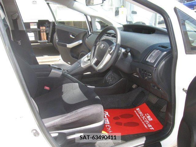 Toyota PRIUS 2013-03 366334-8