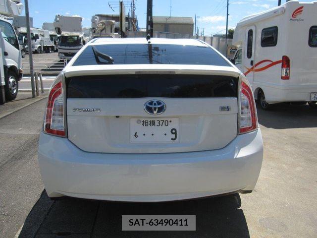 Toyota PRIUS 2013-03 366334-5