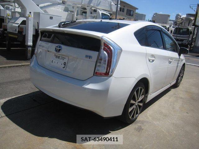 Toyota PRIUS 2013-03 366334-3