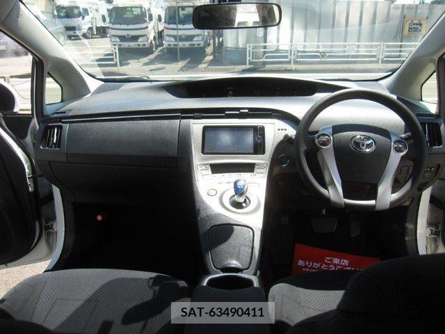 Toyota PRIUS 2013-03 366334-11
