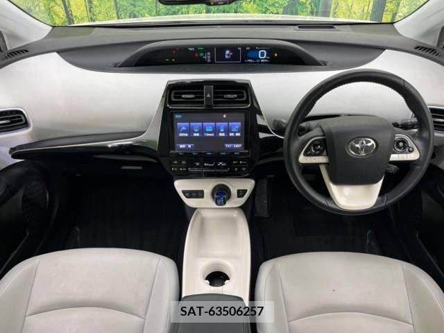 Toyota PRIUS 2017-07 382487-1