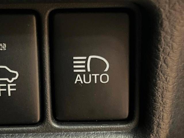 Toyota C-HR 2017-08 194070-6