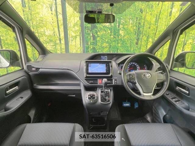 Toyota VOXY 2014-10 330976-1