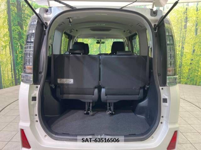 Toyota VOXY 2014-10 330976-11