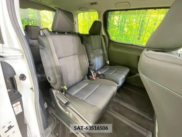 Toyota VOXY 2014-10 330976-9