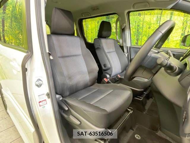 Toyota VOXY 2014-10 330976-8
