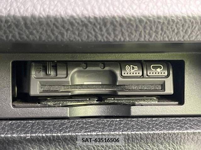 Toyota VOXY 2014-10 330976-4