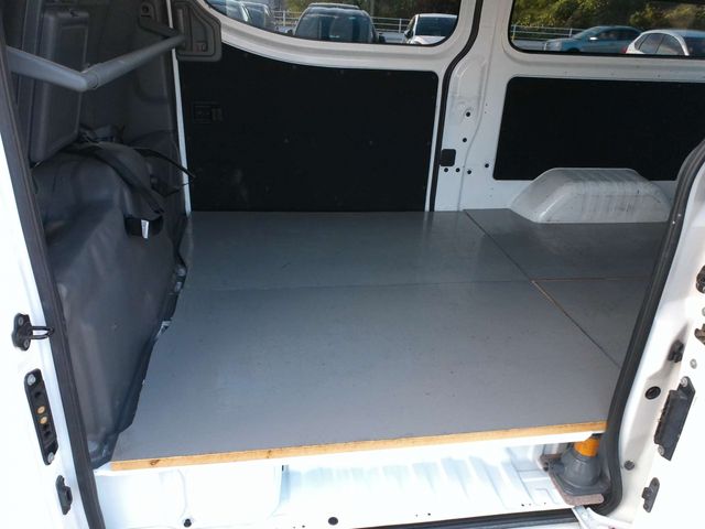 Nissan NV350 Caravan 2016-09 15270-21