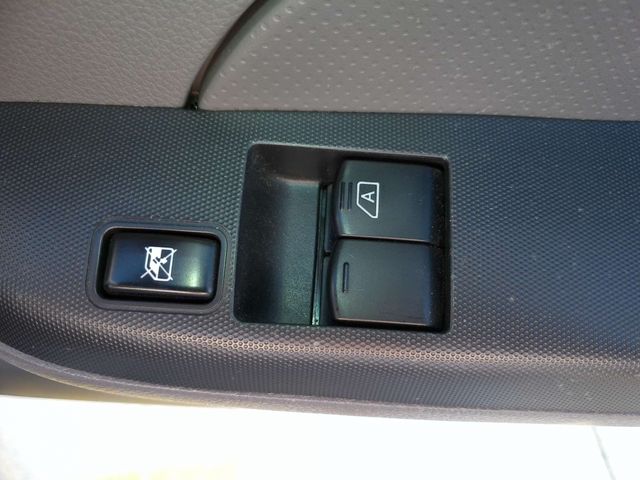 Nissan NV350 Caravan 2016-09 15270-11