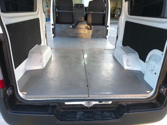Nissan NV350 Caravan 2016-09 15270-15