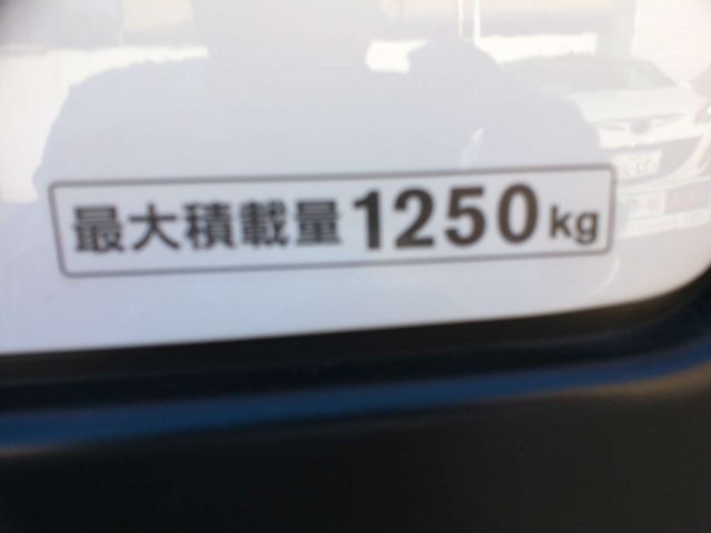 Nissan NV350 Caravan 2016-09 15270-16