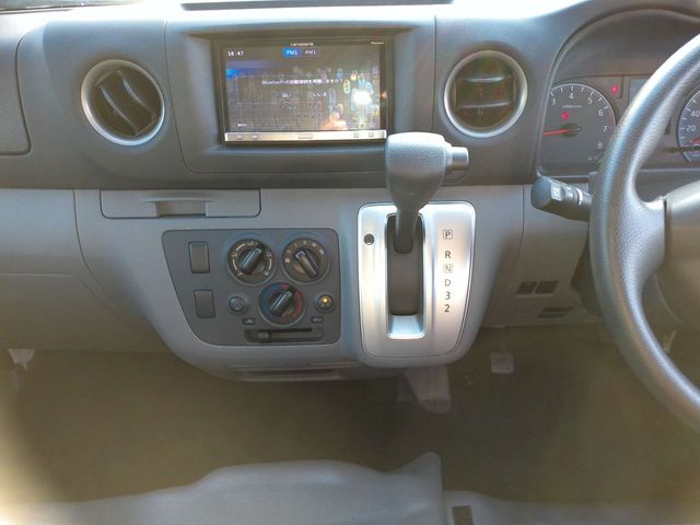 Nissan NV350 Caravan 2016-09 15270-10
