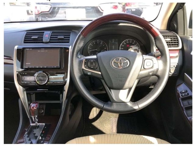 Toyota PREMIO 2021-02 183633-2