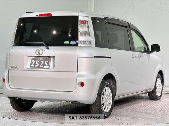 Toyota SIENTA 2014-09 242706-8