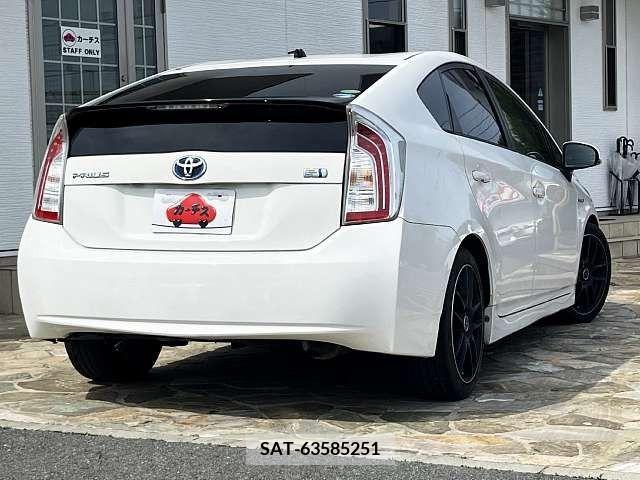 Toyota PRIUS 2013-06 243510-2